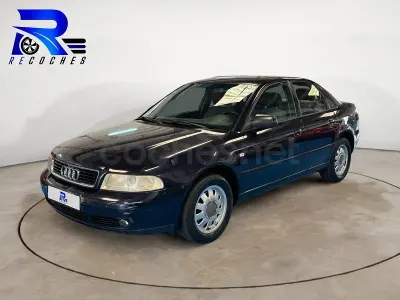 Usado Audi A4 125 CV (91 kW) 2000 Negro Familiar