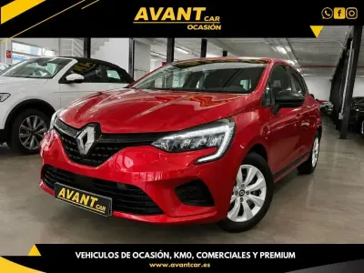 Usado Renault Clio Life 67 CV (49 kW) 2021 Rojo Utilitario