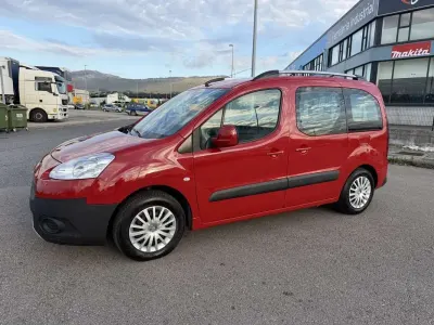 Usado Peugeot TePee Access 92 CV (67 kW) 2013 Rojo Van