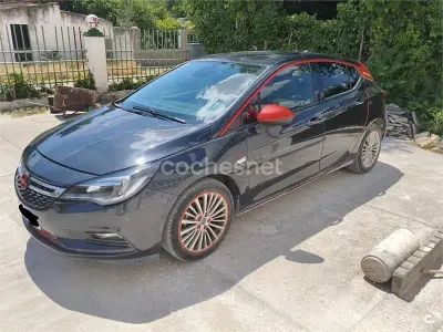 Usado Opel Astra Excellence 150 CV (110 kW) 2017 Negro Berlina