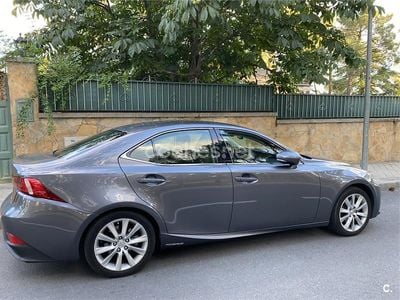 Usado Lexus IS300h Executive Line 223 CV (164 kW) 2016 Gris / plata Berlina