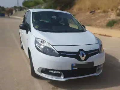Usado Renault Scénic III LIMITED 110 CV (80 kW) 2014 Blanco Monovolumen