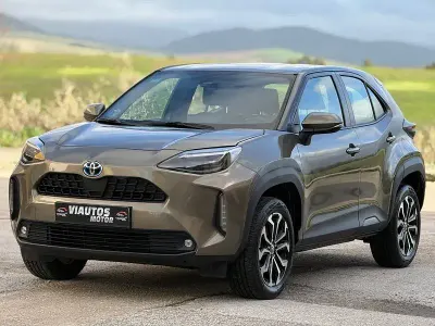 Usado Toyota Yaris Cross Connect Style 116 CV (85 kW) 2022 Gris / plata SUV