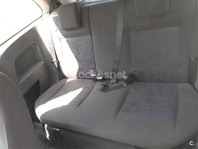 Usado Ford Fiesta Ambiente 68 CV (50 kW) 2007 Blanco Utilitario