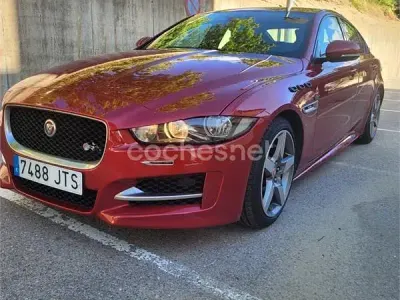Usado Jaguar XE R-Sport 180 HP (132 kW) 2016 Vermelho Sedan