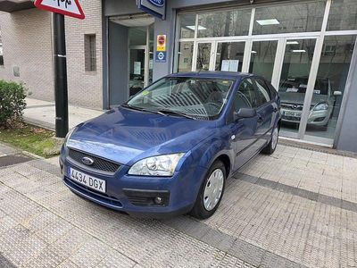 Usado Ford Focus Trend 101 CV (74 kW) 2005 Azul Berlina