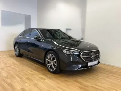 Usado Mercedes E300 313 CV (230 kW) 2025 Gris Berlina