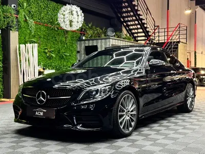 Usado Mercedes C300 258 CV (189 kW) 2019 Negro Coupe