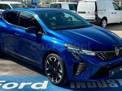 Usado Renault Clio V Techno 90 CV (66 kW) 2025 Azul Berlina