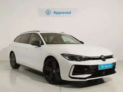 Usado VW Passat R-line 150 CV (110 kW) 2024 Blanco Familiar