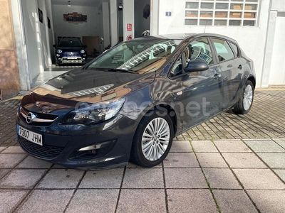 Usado Opel Astra Dynamic 150 CV (110 kW) 2015 Marrón Berlina