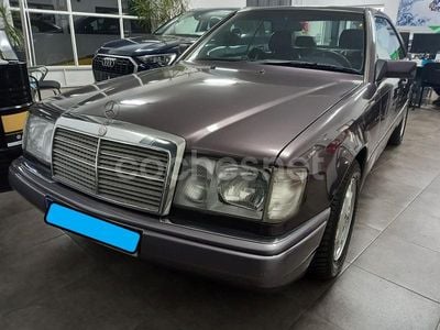 Usado Mercedes E300 220 CV (161 kW) 1992 Violeta / lila Descapotable