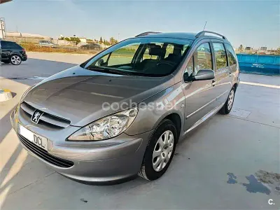 Usado Peugeot 307 90 CV (66 kW) 2004 Gris / plata Familiar