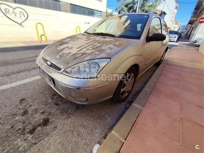 Gris / plata Usado 2003 Ford Focus Trend Berlina | 1700 € (Precio justo)