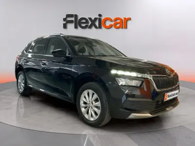 Usado Skoda Kamiq Active 110 CV (80 kW) 2022 Negro SUV