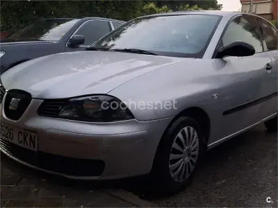 Usado Seat Ibiza Stella 100 CV (73 kW) 2003 Gris / plata Utilitario
