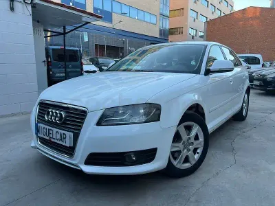 Usado Audi A3 Sportback Attraction 105 CV (77 kW) 2010 Blanco Utilitario