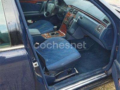 Usado Mercedes E300 Classic 177 CV (130 kW) 1998 Azul Berlina