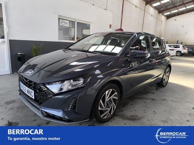 Usado Hyundai i20 100 CV (73 kW) 2024 Gris Utilitario
