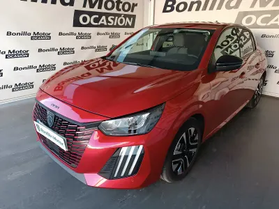Usado Peugeot 208 Allure 100 CV (73 kW) 2025 Rojo Utilitario