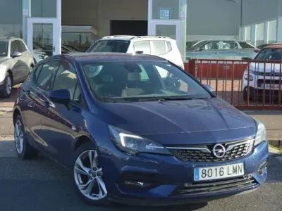 Usado Opel Astra GS Line 105 CV (77 kW) 2021 Azul Berlina