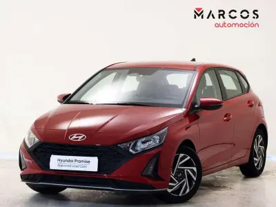 Begagnad Hyundai i20 84 HK (61 kW) 2024 Röd Halvkombi