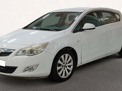 Używany Opel Astra Selective 130 KM (95 kW) 2012 Biały Sedan/Limuzyna