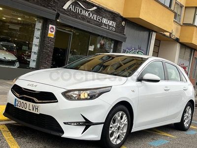 Begagnad Kia Ceed 100 HK (73 kW) 2021 Vit Halvkombi