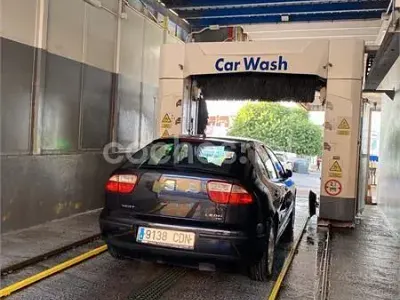 Usado Seat Leon Sport 110 CV (80 kW) 2003 Negro Utilitario