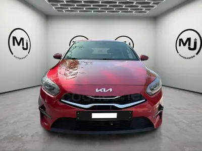 Usado Kia Ceed 136 CV (100 kW) 2022 Rojo Utilitario