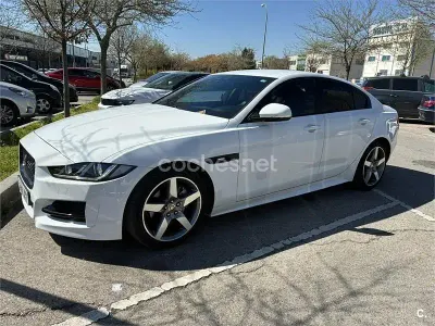 Usado Jaguar XE R-Sport 180 CV (132 kW) 2017 Blanco Berlina