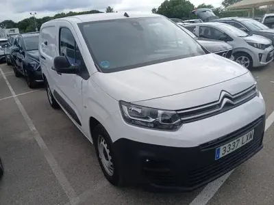Usado Citroën Berlingo 100 CV (73 kW) 2022 Blanco Monovolumen