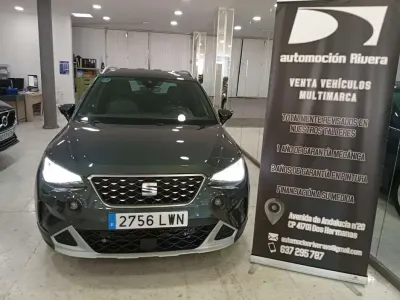 Usado Seat Arona Xperience 110 CV (80 kW) 2022 Gris SUV