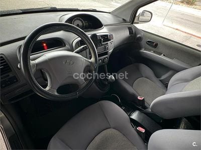 Usado Hyundai Matrix GLS 82 CV (60 kW) 2003 Gris / plata Monovolumen