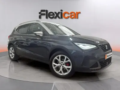 Usado Seat Arona FR 150 CV (110 kW) 2023 Gris SUV