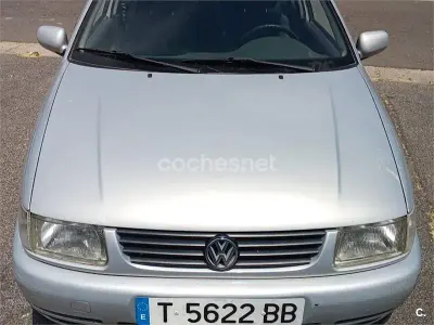 Usado VW Polo Trendline 100 CV (73 kW) 1999 Blanco Berlina