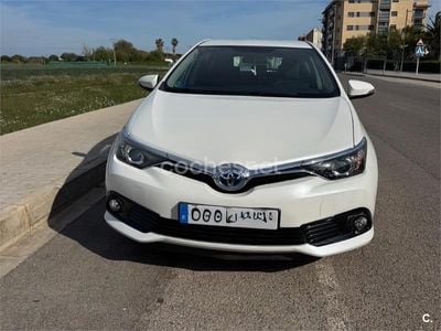 Usado Toyota Auris Hybrid Business Edition 136 CV (100 kW) 2019 Negro Berlina