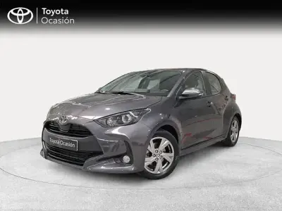 Usado Toyota Yaris Active 116 CV (85 kW) 2025 Gris Utilitario