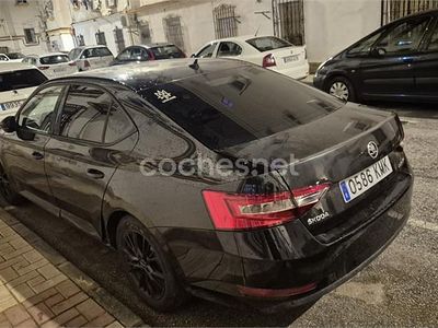 Negro Usado 2018 Skoda Superb Ambition Berlina | 7600 € (Caro)