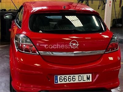 Usado Opel Astra GTC Sport 105 CV (77 kW) 2005 Rojo Berlina
