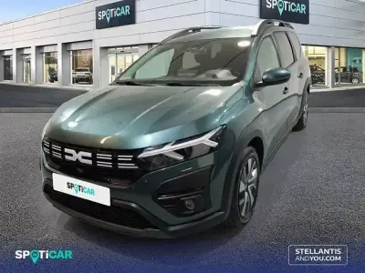 Usado Dacia Jogger Expression 110 CV (80 kW) 2025 Verde Monovolumen