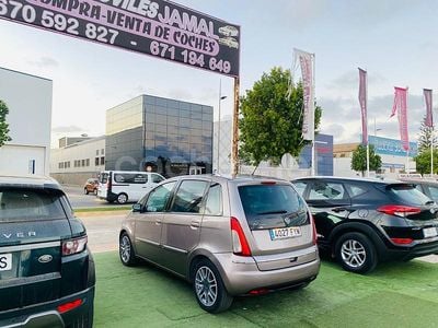 Beige Usado 2008 Lancia Musa Monovolumen | 4999 €