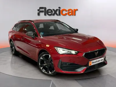Usado Cupra Leon 150 CV (110 kW) 2023 Rojo Familiar
