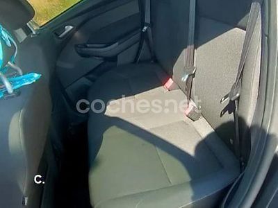 Usado Ford Focus Trend 125 CV (91 kW) 2018 Gris / plata Berlina
