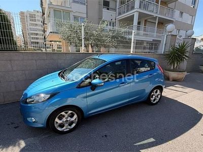 Usado Ford Fiesta Trend 82 CV (60 kW) 2012 Azul Utilitario
