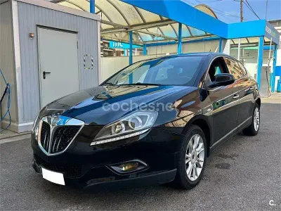 Usado Lancia Delta 120 CV (88 kW) 2009 Negro Utilitario