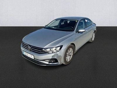 Usado VW Passat Business 150 CV (110 kW) 2021 Gris plata Berlina