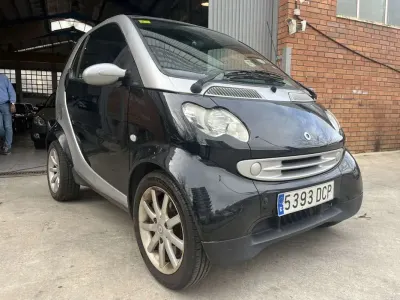 Usado Smart ForTwo Coupé Passion 61 CV (44 kW) 2005 Negro Coupe