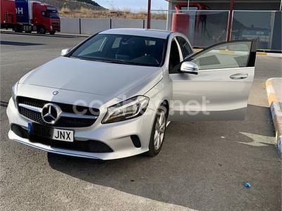 Usado Mercedes A180 Urban 109 CV (80 kW) 2016 Gris / plata Berlina
