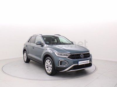 Usado VW T-Roc Life 110 CV (80 kW) 2024 Azul SUV